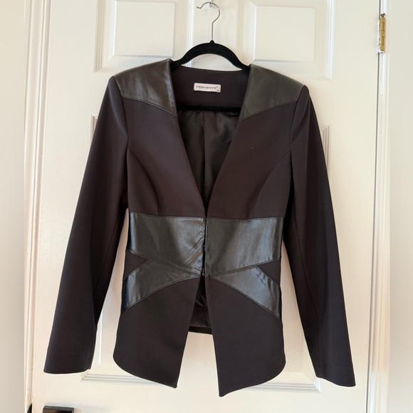 Fervente Jackets & Blazers - Fervente Elegant Black Blazer with Leather Details